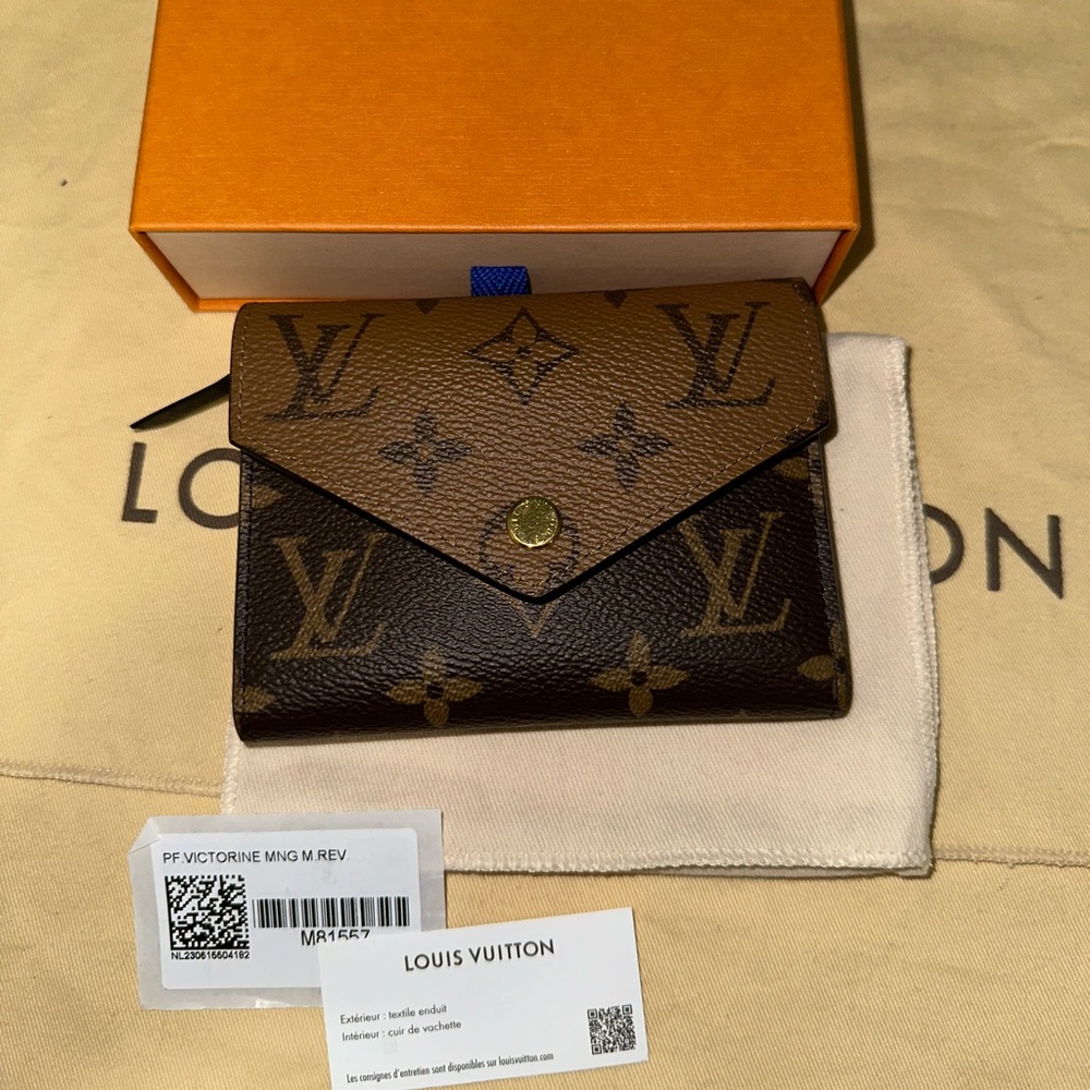 Louis Vuitton reverse victorine wallet